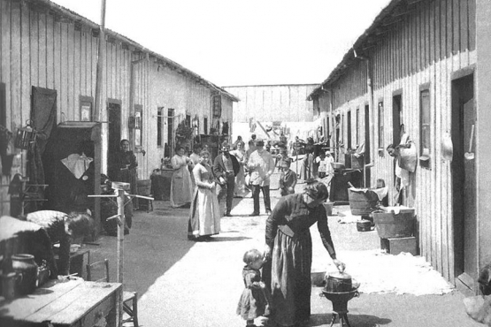 Inmigrantes en conventillo de Buenos Aires. Año 1890