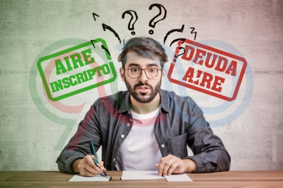 Imagen de un ciudadano italiano dudando sobre si debe o no pagar multas por la inscripción en el A.I.R.E.